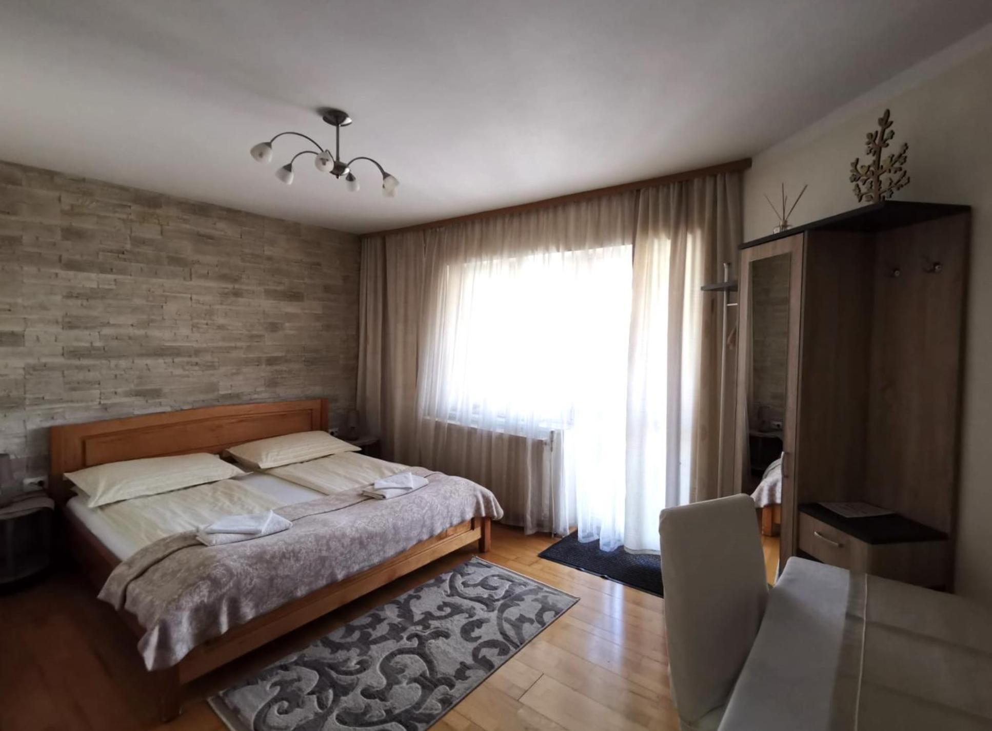 Pensiunea Evelyn Gîrleni Cameră foto